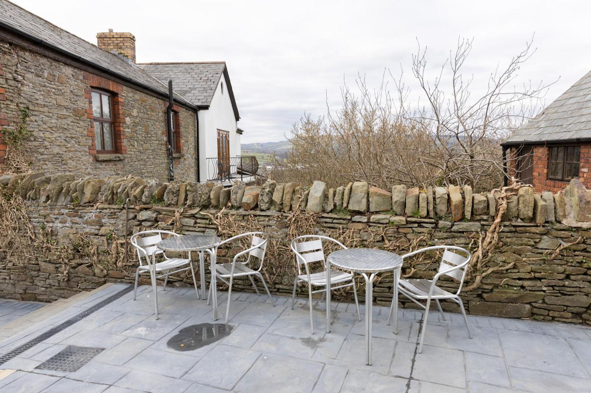 The Bear Inn Llantrisant  Bagian luar foto
