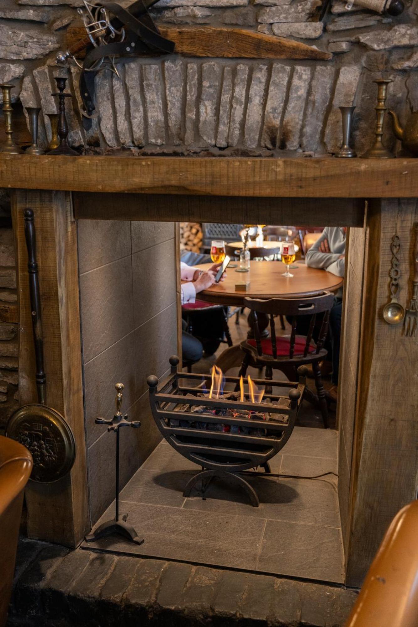 The Bear Inn Llantrisant  Bagian luar foto