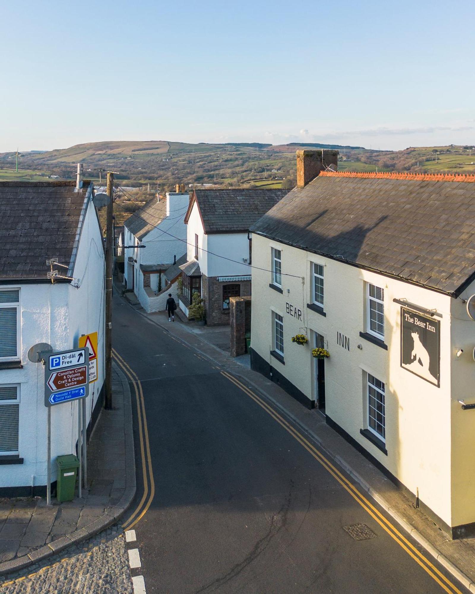 The Bear Inn Llantrisant  Bagian luar foto