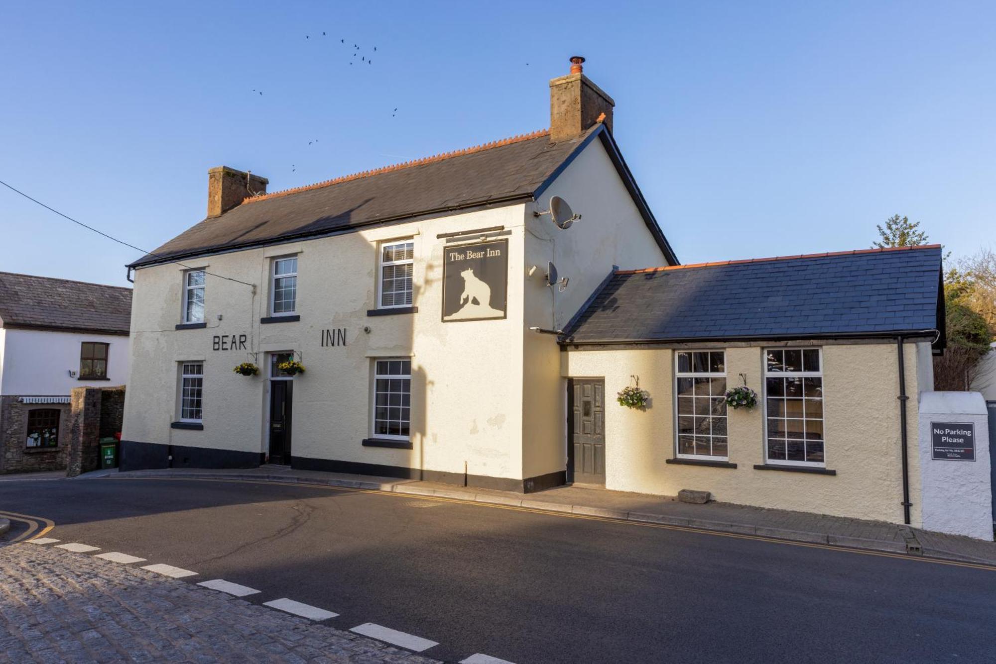 The Bear Inn Llantrisant  Bagian luar foto